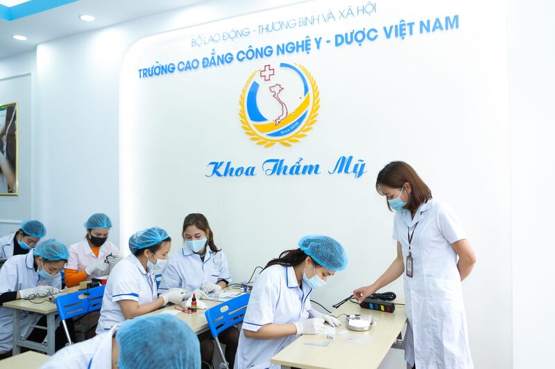 Ngành chăm sóc sắc đẹp thi khối nào? Học trường nào tốt?